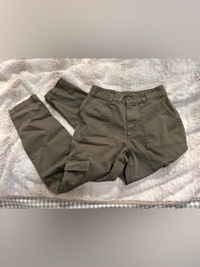 Aritzia TNA “Troop Cargo Pant” size 8
